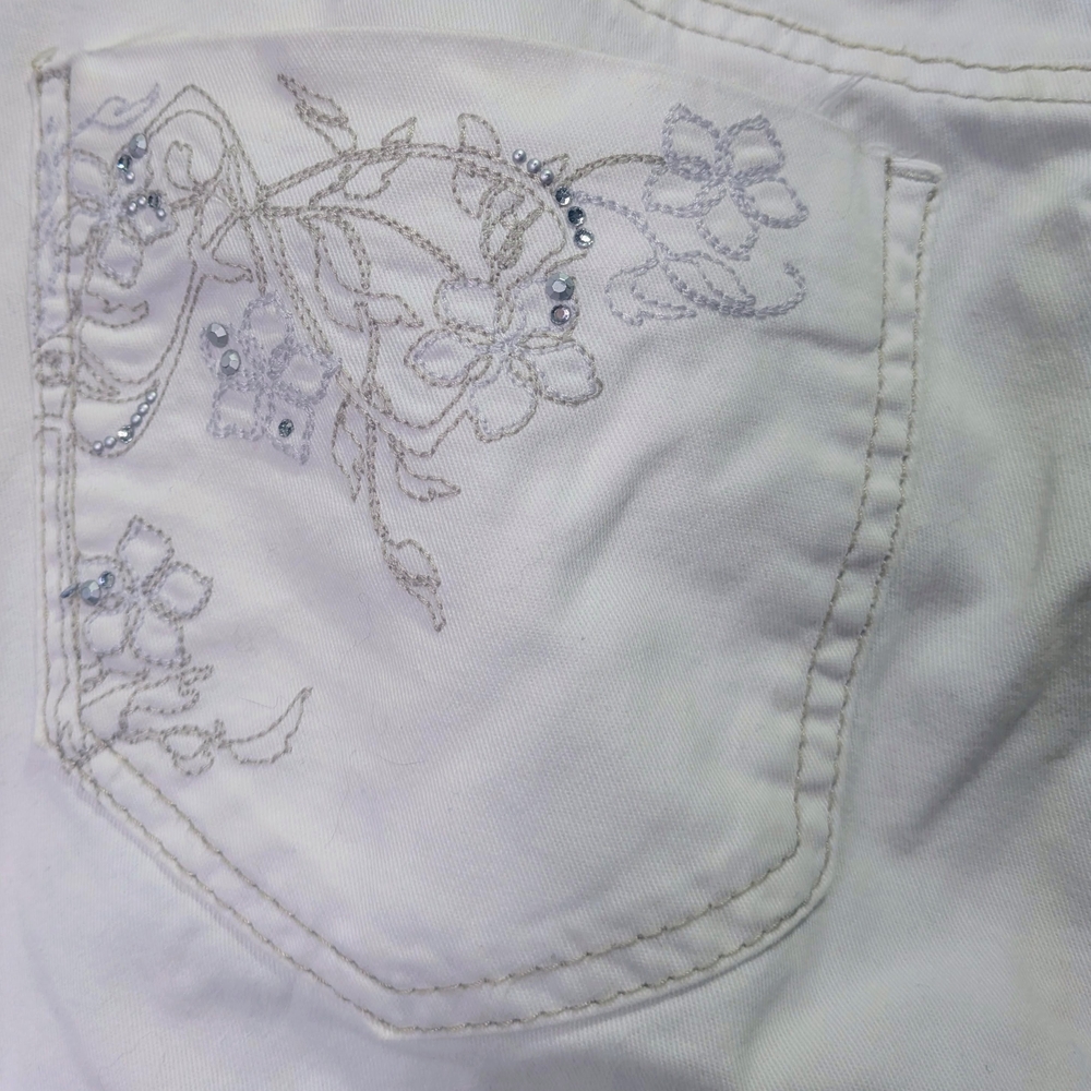 Gloria Vanderbilt White Jeans with Navy Label